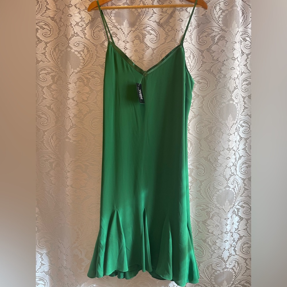 WHITE HOUSE BLACK MARKET Women’s Dress Elegant Emerald Green Size 12 NWT